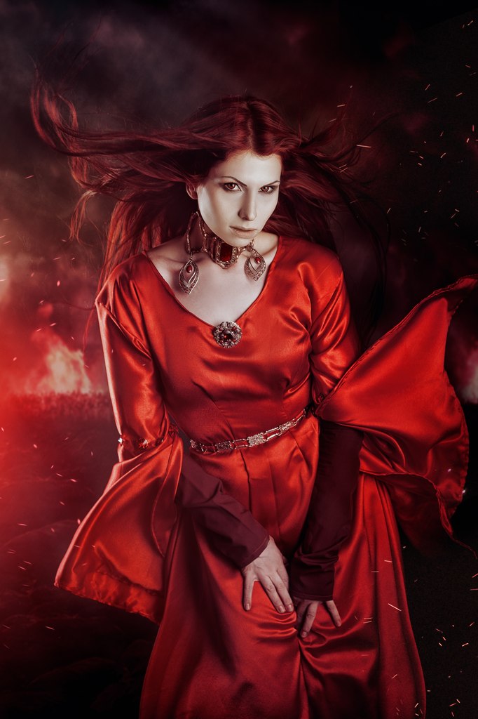 Красная ведьма игра. Мелисандра богиня. Красная жрица Мелисандра арт. Алая ведьма богиня.